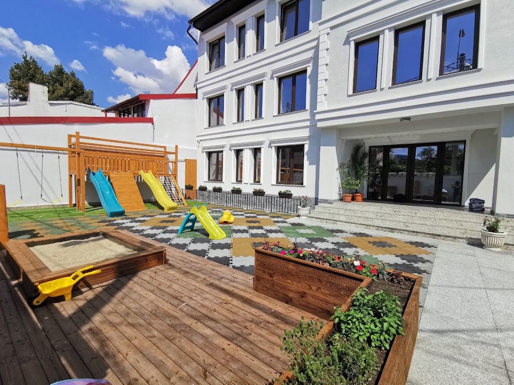 First Step Montessori Ploieşti. Grădiniță Privată Ploieşti Nord cu Program Prelungit. First Step Montessori Ploieşti. Grădiniță Privată Ploieşti Nord cu Program Prelungit.