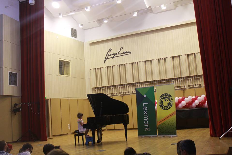 Mozarteum School Dristor