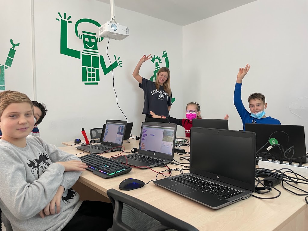ROBBO CLUB IASI- Curs Programare, Modelare 3D și Robotică Pentru Copii ROBBO CLUB IASI- Curs Programare, Modelare 3D și Robotică Pentru Copii