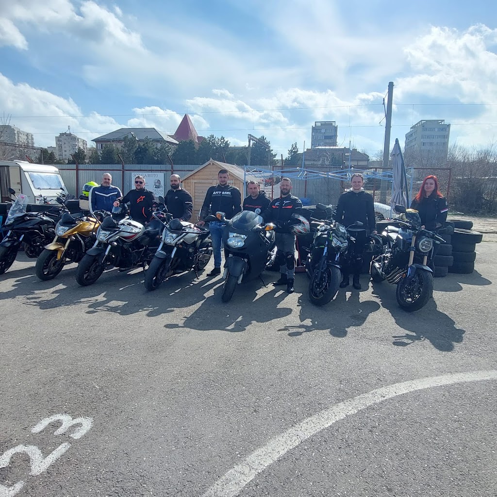 Școala Moto BornFreeRiders